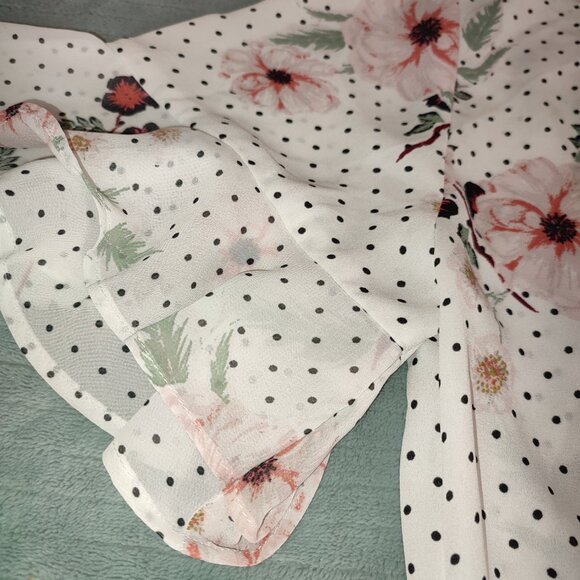 Classy Van Heusen Shirt Short Sleeve Floral Size M Top Blouse Summer Breezy - Picture 4 of 8